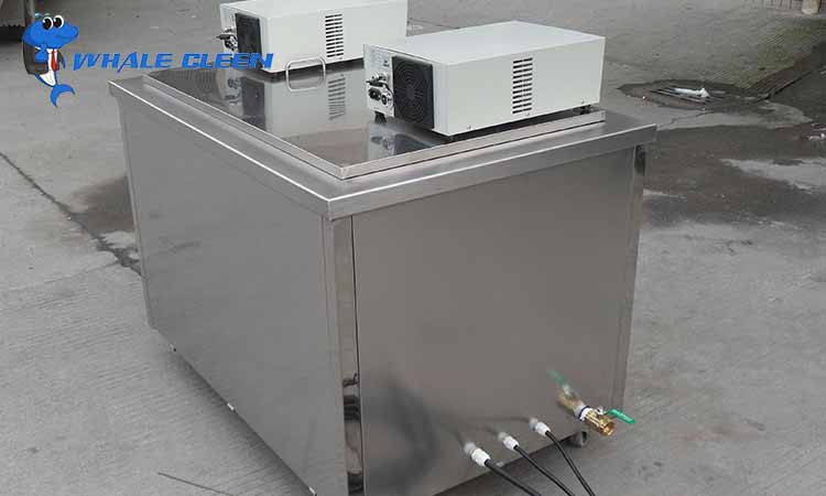 Shaped-energy ultrasonic cleaning machine for steel strip