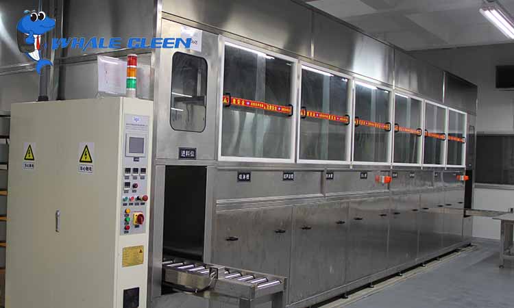 Large exposure of ultrasonic cleaning machine for auto parts