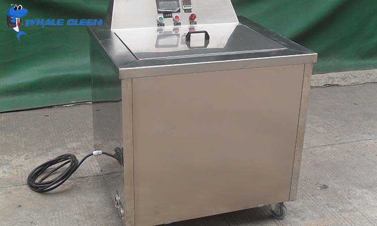 What are the characteristics of a small ultrasonic cleaning machine?