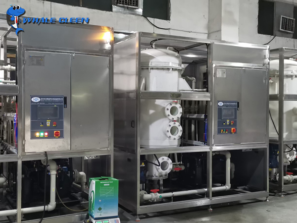 Vacuum low temperature distillation concentration waste liquid treatment system