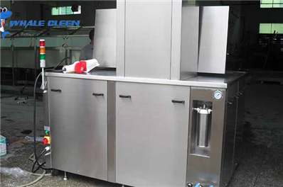 What frequency is good for ultrasonic cleaning of plastics?