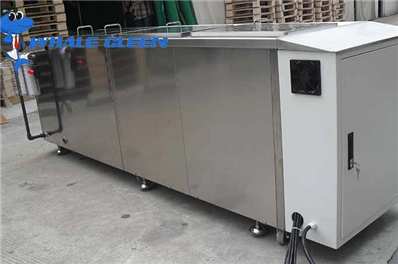 What cleaning device does the ultrasonic cleaning machine have