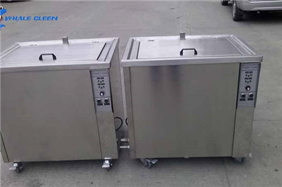 What parts can ultrasonic cleaning equipment effectively clean?