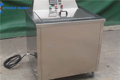 What are the characteristics of a small ultrasonic cleaning machine?