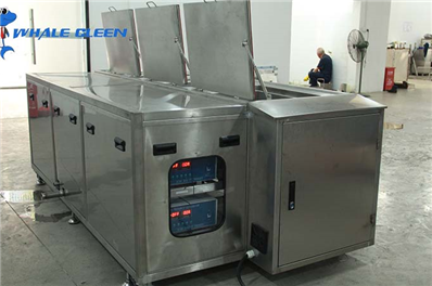 What should we pay attention to when cleaning with ultrasonic cleaning equipment?